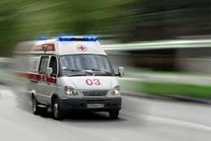 Скорая помощь оперативно выехала на место трагедии к обрушившимся опорам Берлинского моста