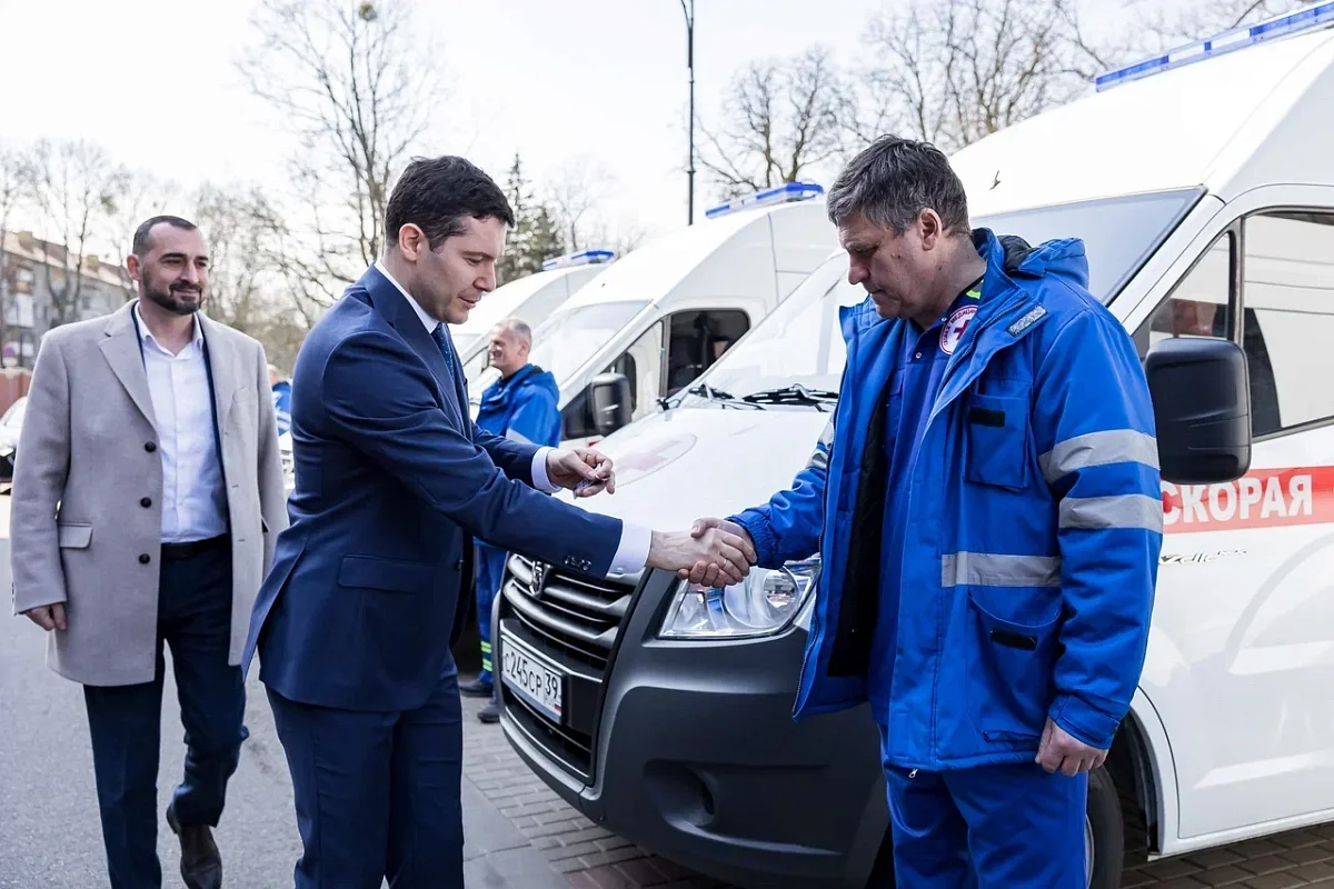 Парк санитарного автотранспорта пополнился девятью машинами скорой медицинской помощи