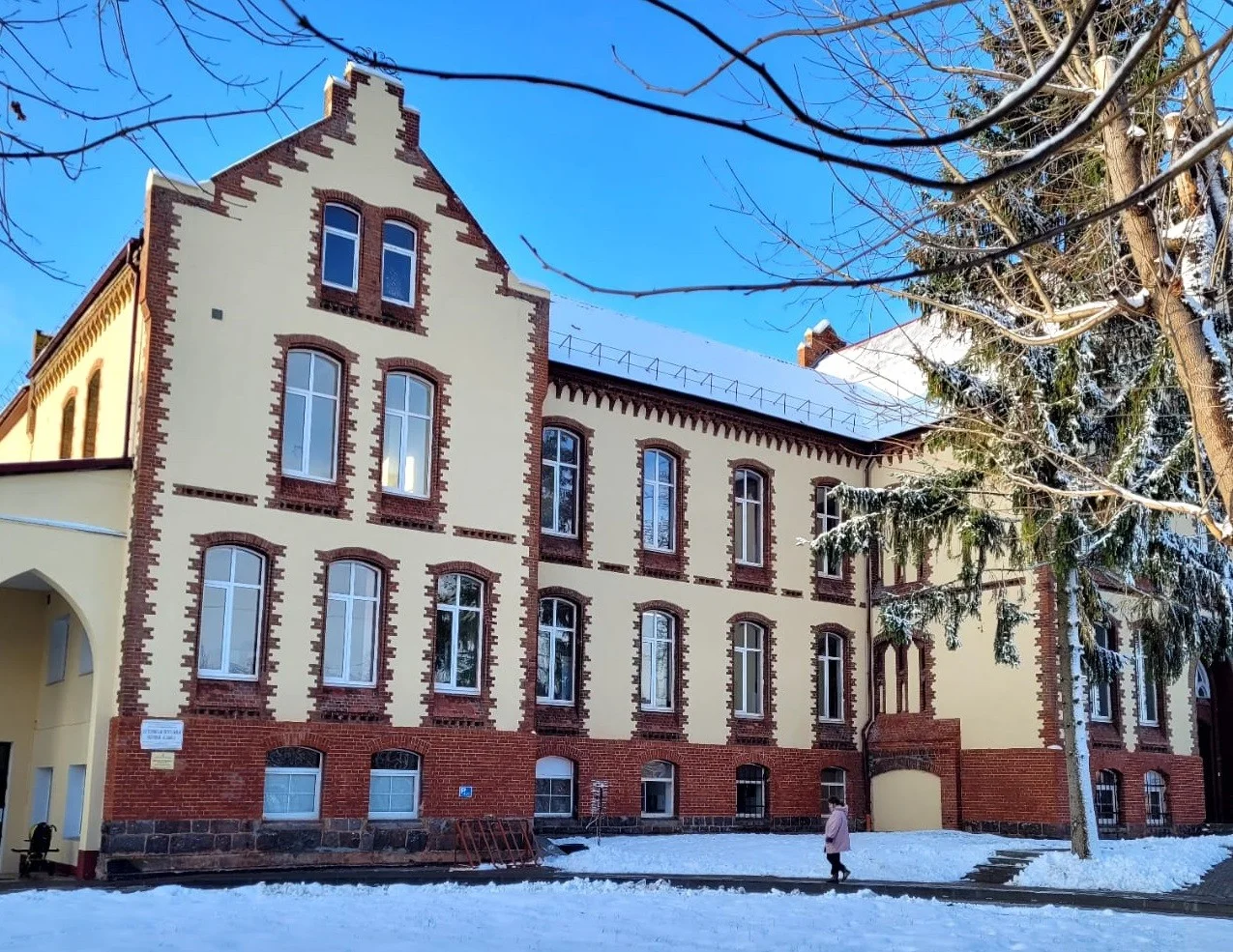 В Нестеровской больнице завершили капитальный ремонт фасада