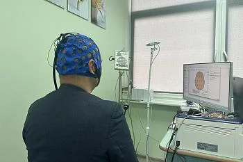 В поликлинике Пионерского начали проводить энцефалографию на новом аппарате В поликлинике Пионерского начали проводить энцефалографию на новом аппарате