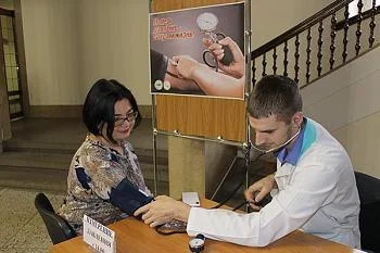 Более тысячи жителей региона проверили давление и сделали биохимический анализ крови Более тысячи жителей региона проверили давление и сделали биохимический анализ крови