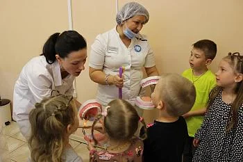 Врачи Городской детской стоматологической поликлиники организовали праздник для пациентов Врачи Городской детской стоматологической поликлиники организовали праздник для пациентов