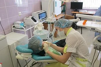 За год в стоматологическом кабинете школы №56 были осмотрены девятьсот учеников За год в стоматологическом кабинете школы №56 были осмотрены девятьсот учеников