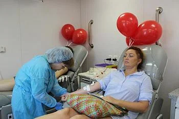 Во время очередной акции доноры впервые получили карту лояльности Службы крови Во время очередной акции доноры впервые получили карту лояльности Службы крови