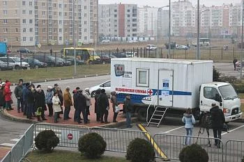 В течение шести часов обследование на передвижном флюорографе прошли около ста тридцати человек В течение шести часов обследование на передвижном флюорографе прошли около ста тридцати человек