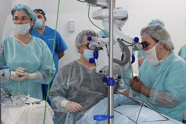 Современное оборудование центра микрохирургии глаза позволяет проводить операции высокого уровня
