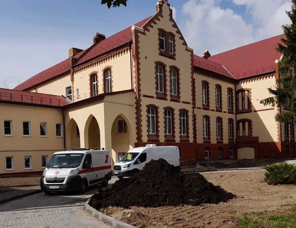В Нестеровской больнице завершается ремонт фасада
