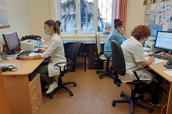 Одиннадцать стоматологов профильной поликлиники на Пролетарской помогают в работе коллегам из горбольницы №4